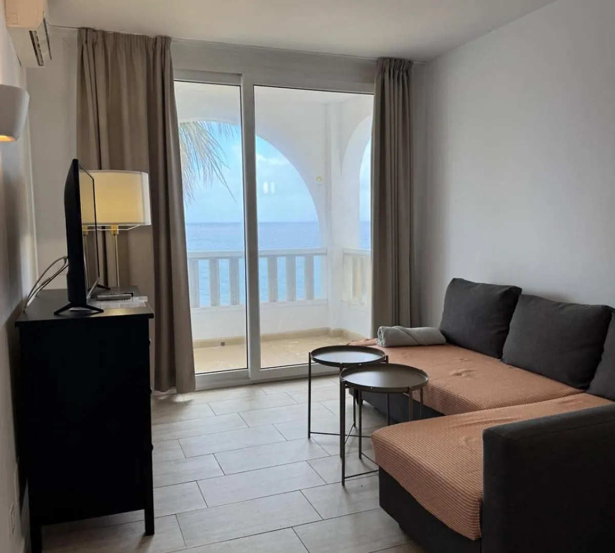 Aparthotel Orange Colom - Seaside Apartments Portocolom